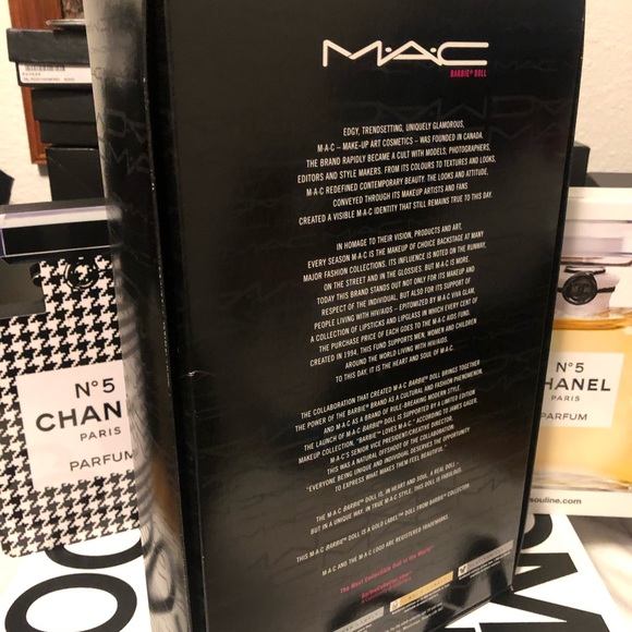 MAC Cosmetics Barbie Doll Gold Label BNIB brand new in box! Mattel - Picture 5 of 8